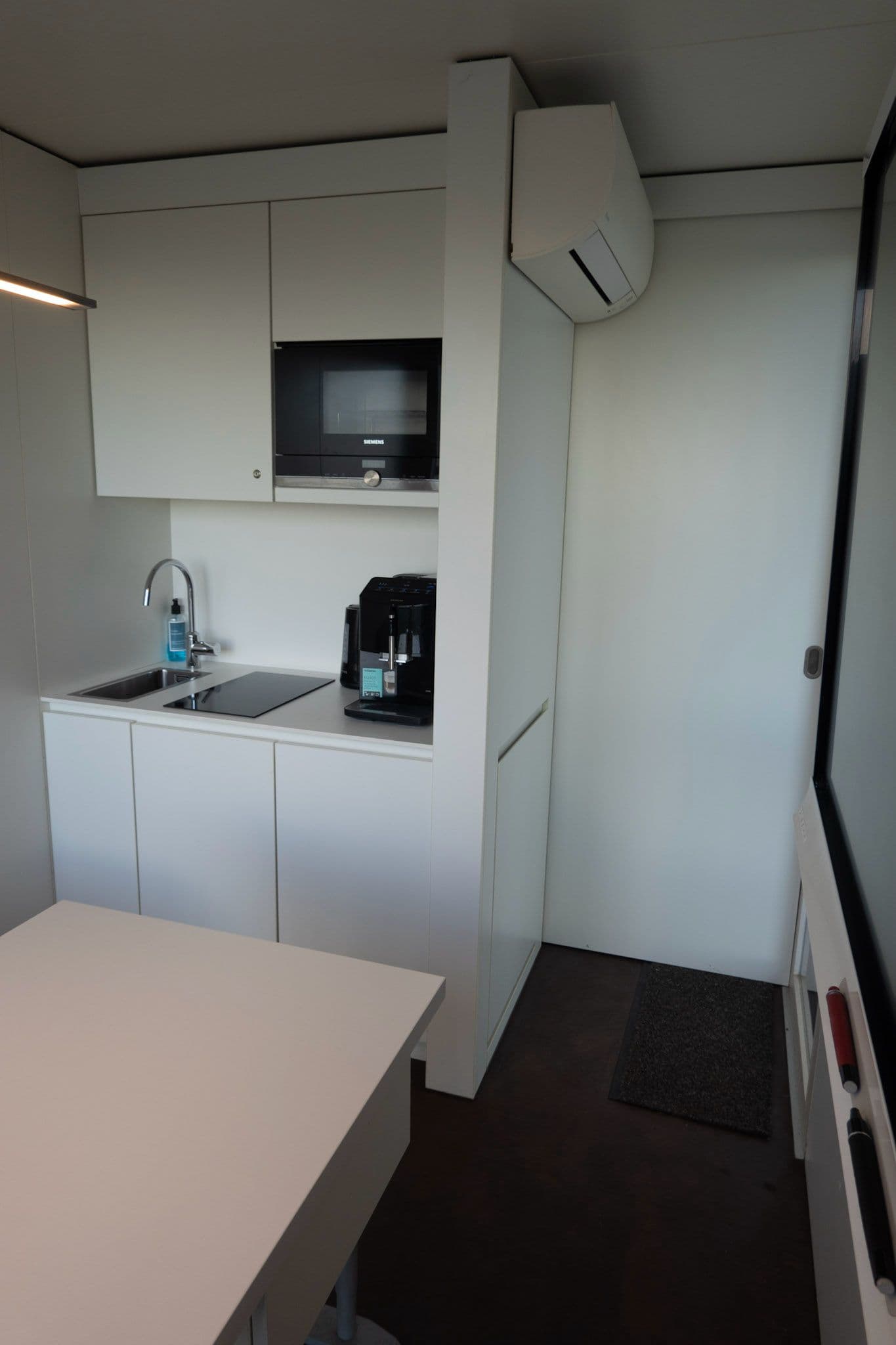 40ft Wohn/ Bürocontainer inkl. Küche, WC, Terasse, Heizung, Klimaanlage