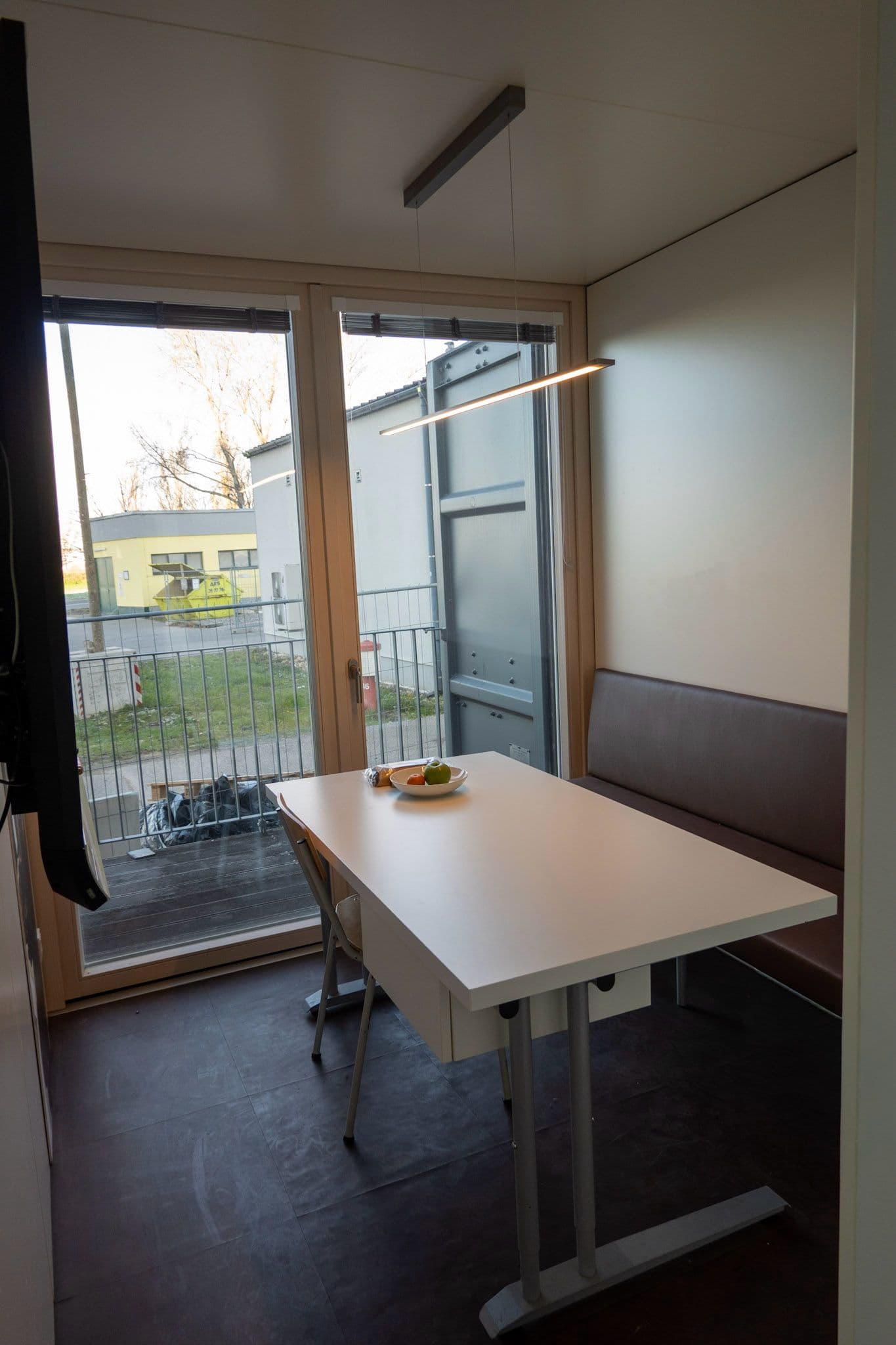 40ft Wohn/ Bürocontainer inkl. Küche, WC, Terasse, Heizung, Klimaanlage