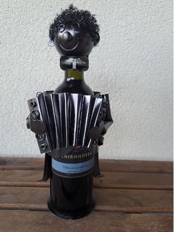 Flaschenhalter Akkordeonspieler